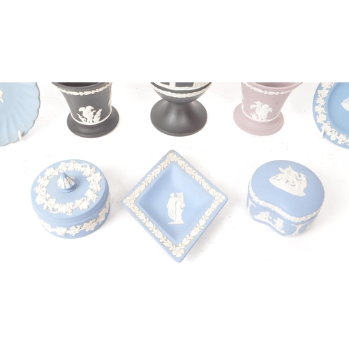 165 - Wedgwood - Jasperware - A collection of 20th century stoneware porcelain pieces, examples including ... 