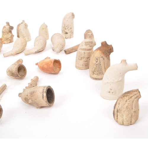 175 - A collection of 18th / 19th century clay pipes, featuring an example by 'Sants Bath', with others ha... 