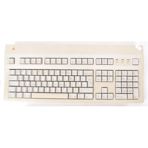 246 - Apple - A collection of vintage late 20th century Apple Macintosh keyboards and mice. The collection... 