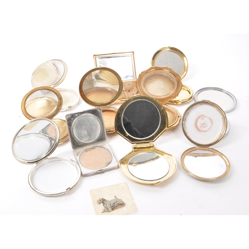 247 - A collection of vintage 20th century compact makeup cases, in yellow and white metal casing. Featuri... 