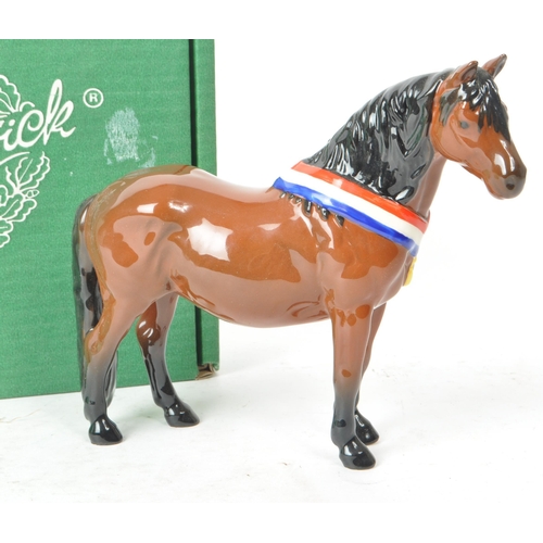 31 - Beswick - A 20th-century china brown gloss 'Another Bunch' horse. Featuring a brown horse standing, ... 