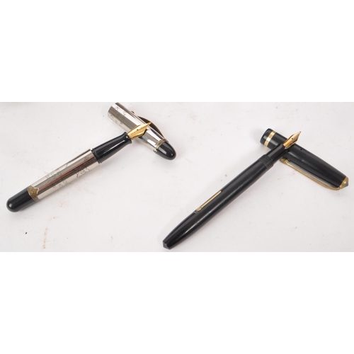 360 - Sheaffer - Two vintage 20th century Sheaffer fountain pens, alongside two other examples. Each Sheaf... 