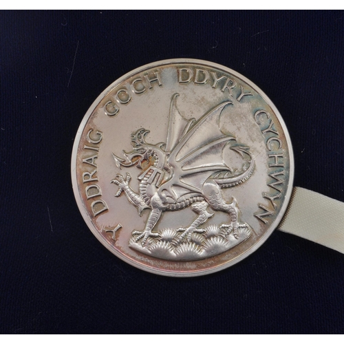 361 - A 1969 Prince of Wales Institure Silver Medal, alongside a small selection of other silver items. Th... 