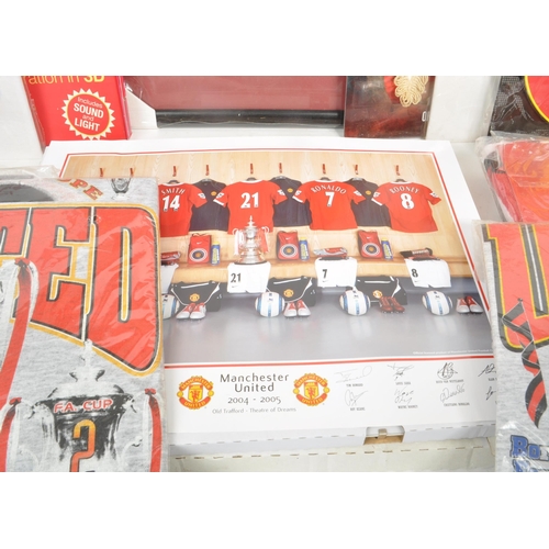 395 - A collection of contemporary Manchester United ephemera, including t-shirt merchandise, calendars, p... 