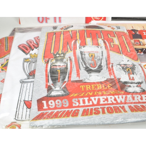 395 - A collection of contemporary Manchester United ephemera, including t-shirt merchandise, calendars, p... 