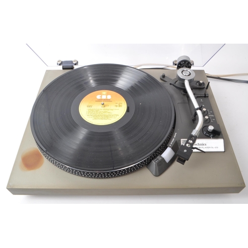 405 - Technics - A vintage 20th century circa 1970s Technics F G Servo SL-23 belt drive turntable record p... 