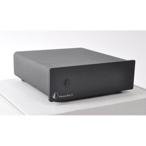 415 - PRO-JECT - A 2013 Phono Box S MM/MC Phono Preamplifier in black, housed within the original box, wit... 