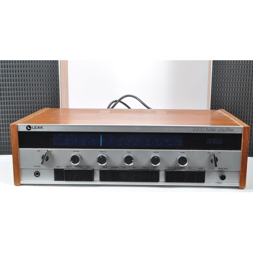 432 - Leak - A 1960s '2000 tuner amplifier', and two 1970s '2030' speakers no. 029260. Both systems are en... 