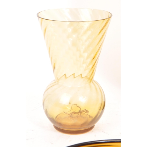 453 - Five mid 20th century retro orange glass vases / goblets, comprised of two believed to be Italian Em... 