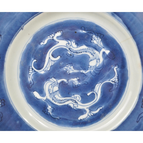 493 - A 17th century Chinese Kangxi period porcelain plate with blue and white decoration, with two confro... 