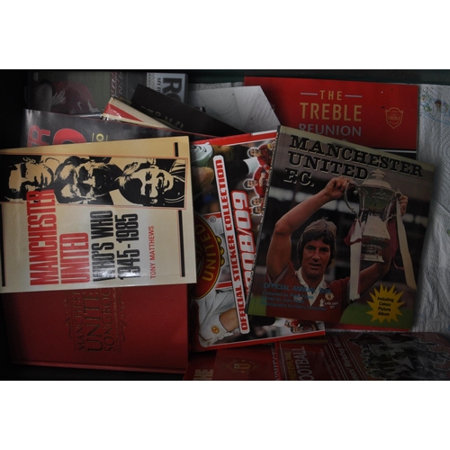 528 - Manchester United - A large collection of late 20th century and 21sts century football memorabilia b... 