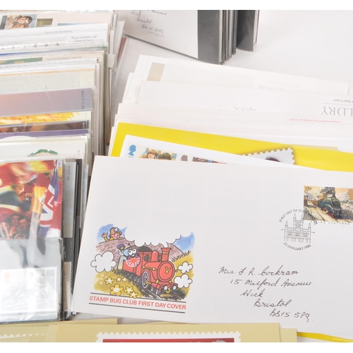 546 - A large collection of late 20th century presentation packs and first day covers, including themes su... 