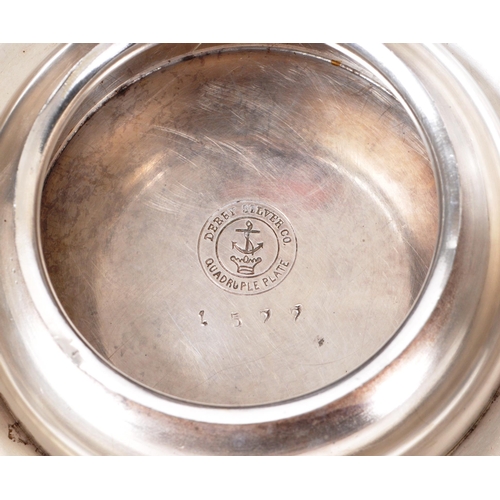 99 - Derby Silver Co - A 20th-century glass tobacco jar, featuring a quadruple silver plated lid with an ... 