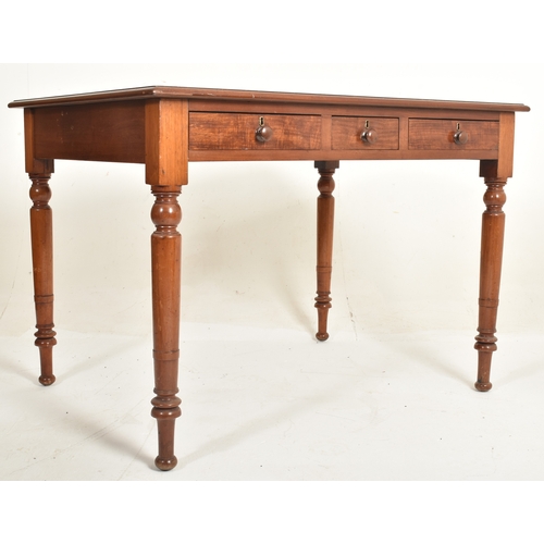 226C - An early 20th century mahogany & leather top writing table desk. The table having a rectangular cham... 