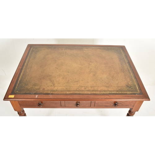 226C - An early 20th century mahogany & leather top writing table desk. The table having a rectangular cham... 