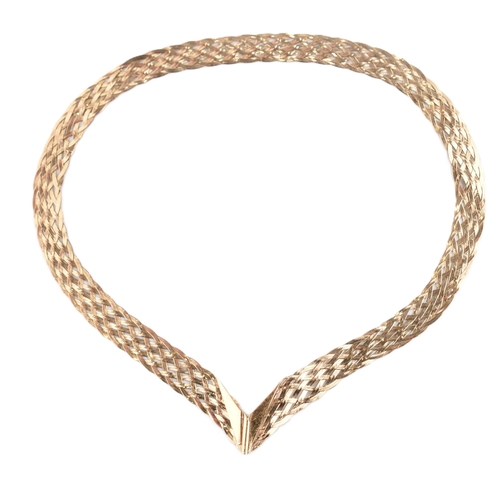 139 - A hallmarked 9ct gold braided herringbone chain wishbone necklace. The 9ct yellow gold necklace comp... 