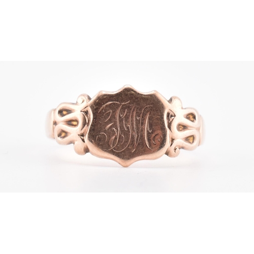 169 - A hallmarked 9ct gold shield signet ring. The 9ct rose gold signet ring having an engraved shield he... 