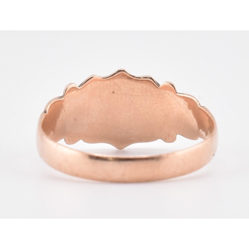 169 - A hallmarked 9ct gold shield signet ring. The 9ct rose gold signet ring having an engraved shield he... 