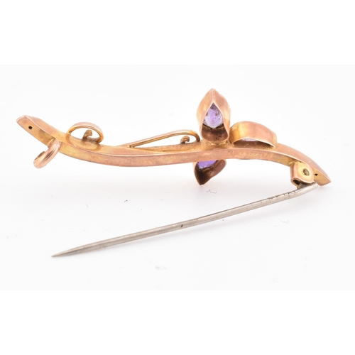 173 - An Edwardian hallmarked 9ct gold, amethyst and pearl brooch pin. The early 20th-century 9ct gold bro... 