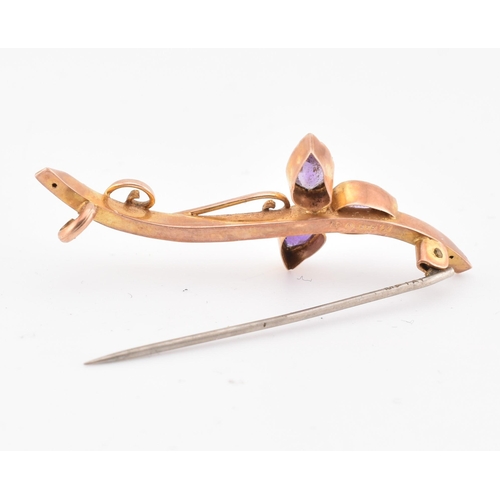 173 - An Edwardian hallmarked 9ct gold, amethyst and pearl brooch pin. The early 20th-century 9ct gold bro... 