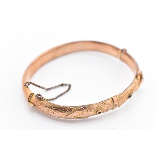 183 - An Edwardian hallmarked 9ct gold buckle bangle. The 9ct yellow gold hinged bangle having bright cut ... 