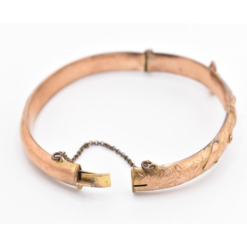 183 - An Edwardian hallmarked 9ct gold buckle bangle. The 9ct yellow gold hinged bangle having bright cut ... 