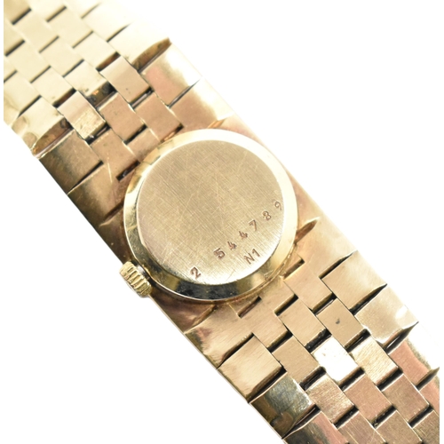 19 - A hallmarked 9ct gold Bulova wristwatch. The 1970s hallmarked 9ct gold Bulova wristwatch having a ro... 