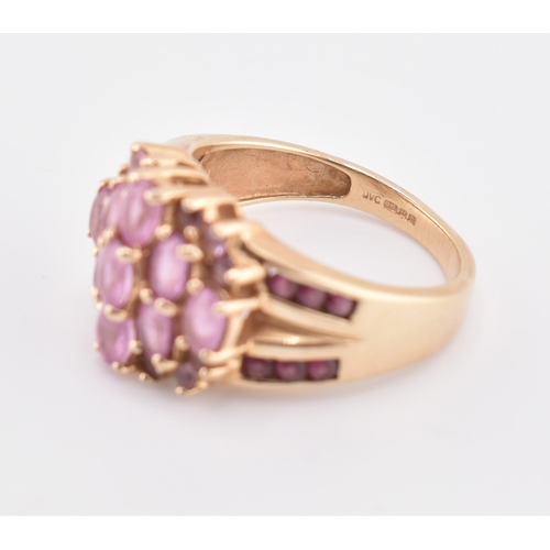 192 - A hallmarked 9ct gold pink sapphire and garnet cluster ring. The 9ct gold cluster ring set with nine... 