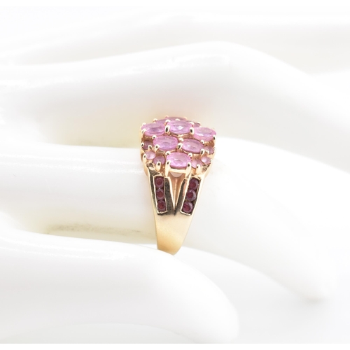 192 - A hallmarked 9ct gold pink sapphire and garnet cluster ring. The 9ct gold cluster ring set with nine... 