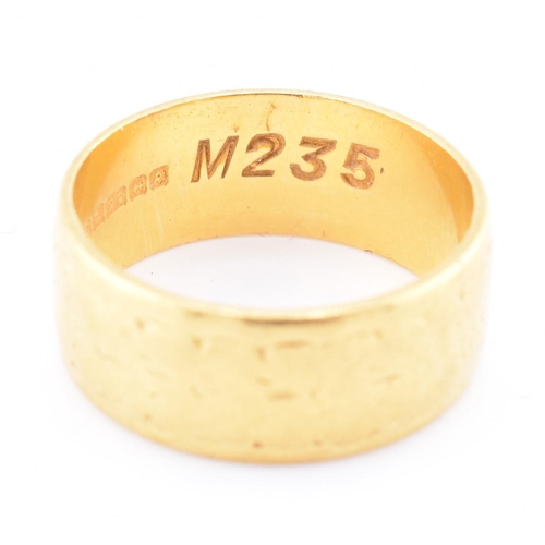 272 - A hallmarked 22ct gold engraved band ring. The 22ct yellow gold band ring having a rubbed engraved d... 