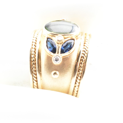 28a - An Etruscan style hallmarked 18ct gold, tourmaline, sapphire and diamond ring. The 18ct gold band ri... 