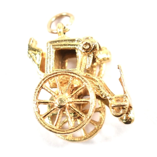 515 - A hallmarked 9ct gold royal carriage charm. Hallmarked for London, 1974. Weight 4.5 g. Measures (inc... 