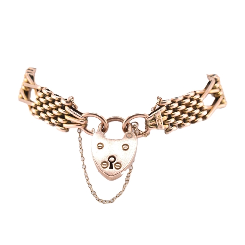 57 - A 9ct rose gold gate link bracelet with heart padlock clasp. The 9ct rose gold gate link bracelet ha... 