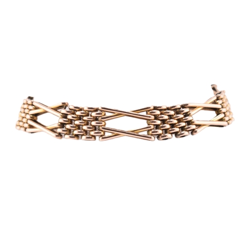 57 - A 9ct rose gold gate link bracelet with heart padlock clasp. The 9ct rose gold gate link bracelet ha... 