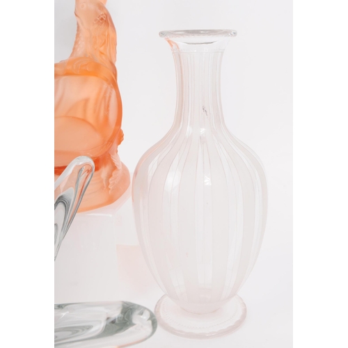 178 - A collection of vintage 20th century decorative glass pieces. The collection to include a Whitefriar... 