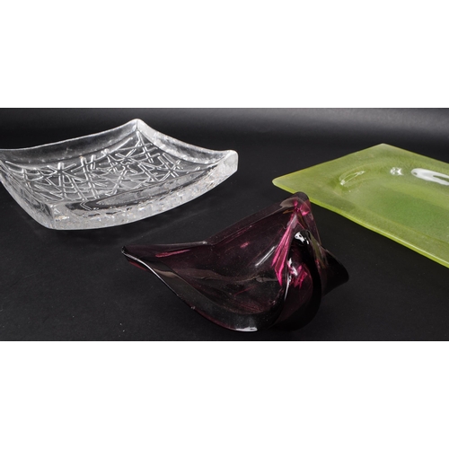 199 - A vintage 20th century Dartington textured glass centerpiece fruit bowl, and other glass pieces. The... 