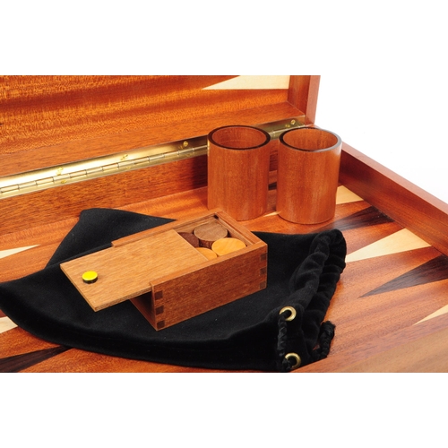 205 - Two modern backgammon board game cases. House in a hinged wooden box. With pieces, black tie sack, t... 