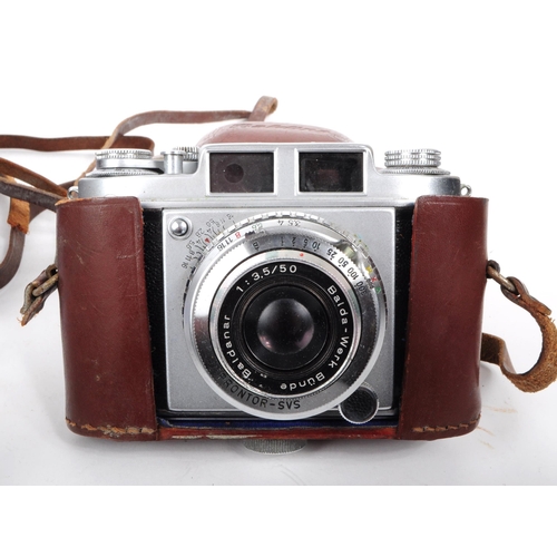 212 - A collection of mid 20th century German 35mm viewfinder and rangefinder cameras. The collection to i... 