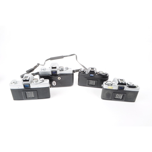 215 - Minolta - A collection of vintage 20th century Minolta 35mm SLR camera bodies. The collection of cam... 