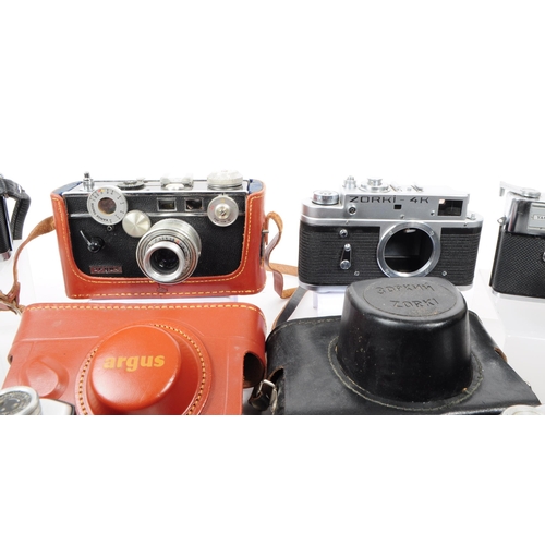 236 - A collection of vintage 20th century 35mm rangefinder and viewfinder cameras. The collection to incl... 