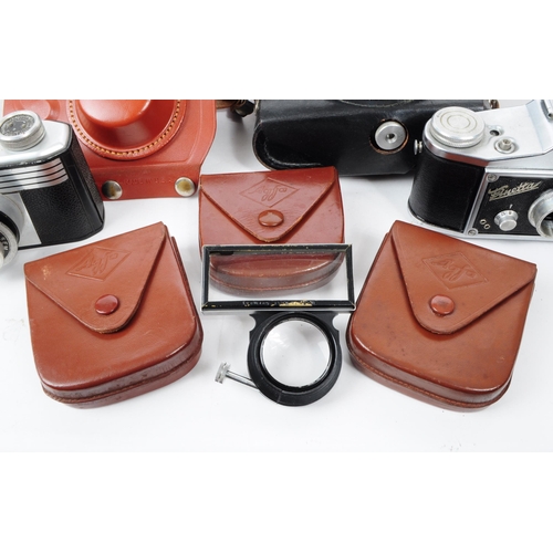 236 - A collection of vintage 20th century 35mm rangefinder and viewfinder cameras. The collection to incl... 