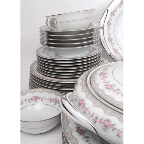 37 - Noritake - Glenwood - An extensive late 20th century China tea and dinner service, pattern 5770, com... 