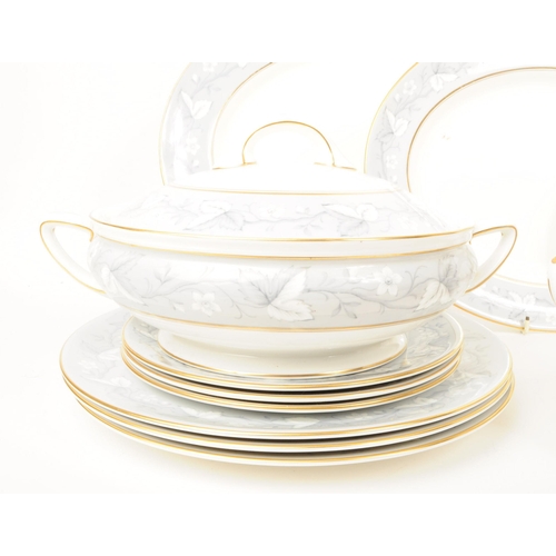 4 - Royal Doulton - Queensbury - Mid century china part dinner service, including two tureens, dinner pl... 