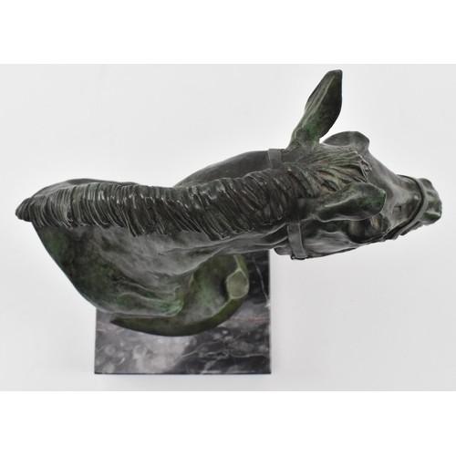 212 - Geoffrey Snell (British, 20th century) - Stallion's Head - A bronze horse head sculpture figure. Sig... 