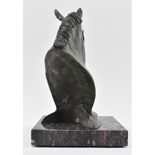 212 - Geoffrey Snell (British, 20th century) - Stallion's Head - A bronze horse head sculpture figure. Sig... 