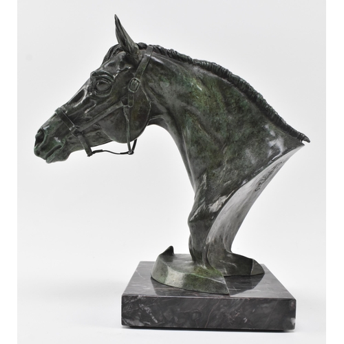 212 - Geoffrey Snell (British, 20th century) - Stallion's Head - A bronze horse head sculpture figure. Sig... 