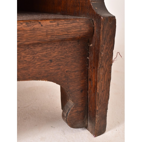 362 - Edwardian, circa 1910 20th century Arts and Crafts oak students bureau desk. The desk of slender for... 