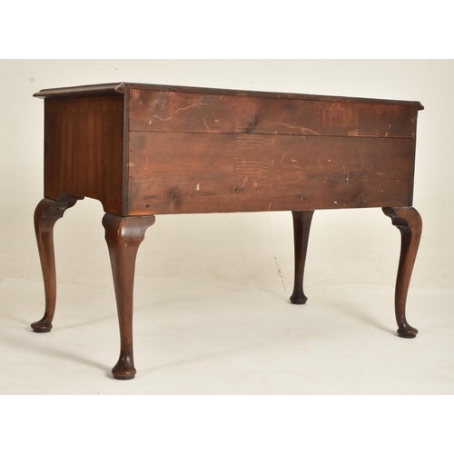 441 - A Queen Anne 18th century walnut veneered lowboy writing table desk. The desk having a crossbanded c... 