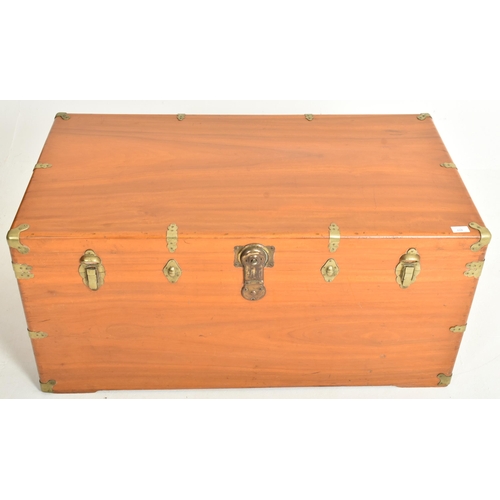 488 - A large Chinese Inspired 20th century camphorwood travel chest trunk. - blanket box. The chest havin... 