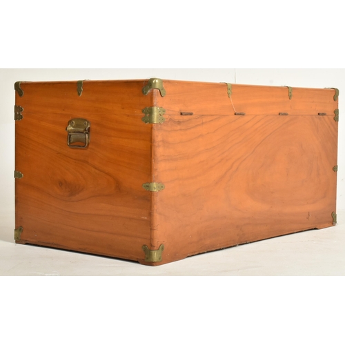 488 - A large Chinese Inspired 20th century camphorwood travel chest trunk. - blanket box. The chest havin... 